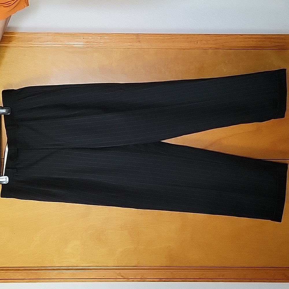 Men's 33/32 Chaps pinstripe slacks